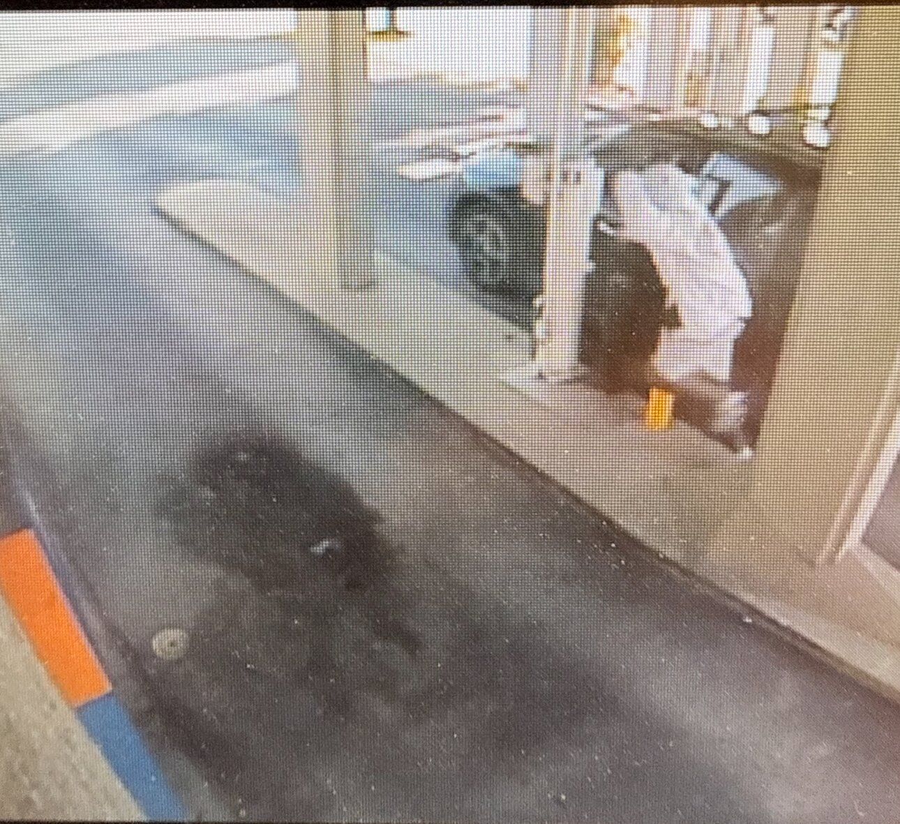 LMPD - BANK ROBBERY SURVEILLANCE IMAGES - SHELBYVILLE ROAD 8-8-2025 3.jpg